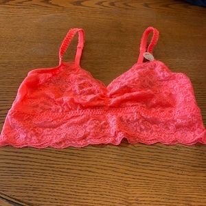 NWT! PINK VS lace bralette  in size L hot pink